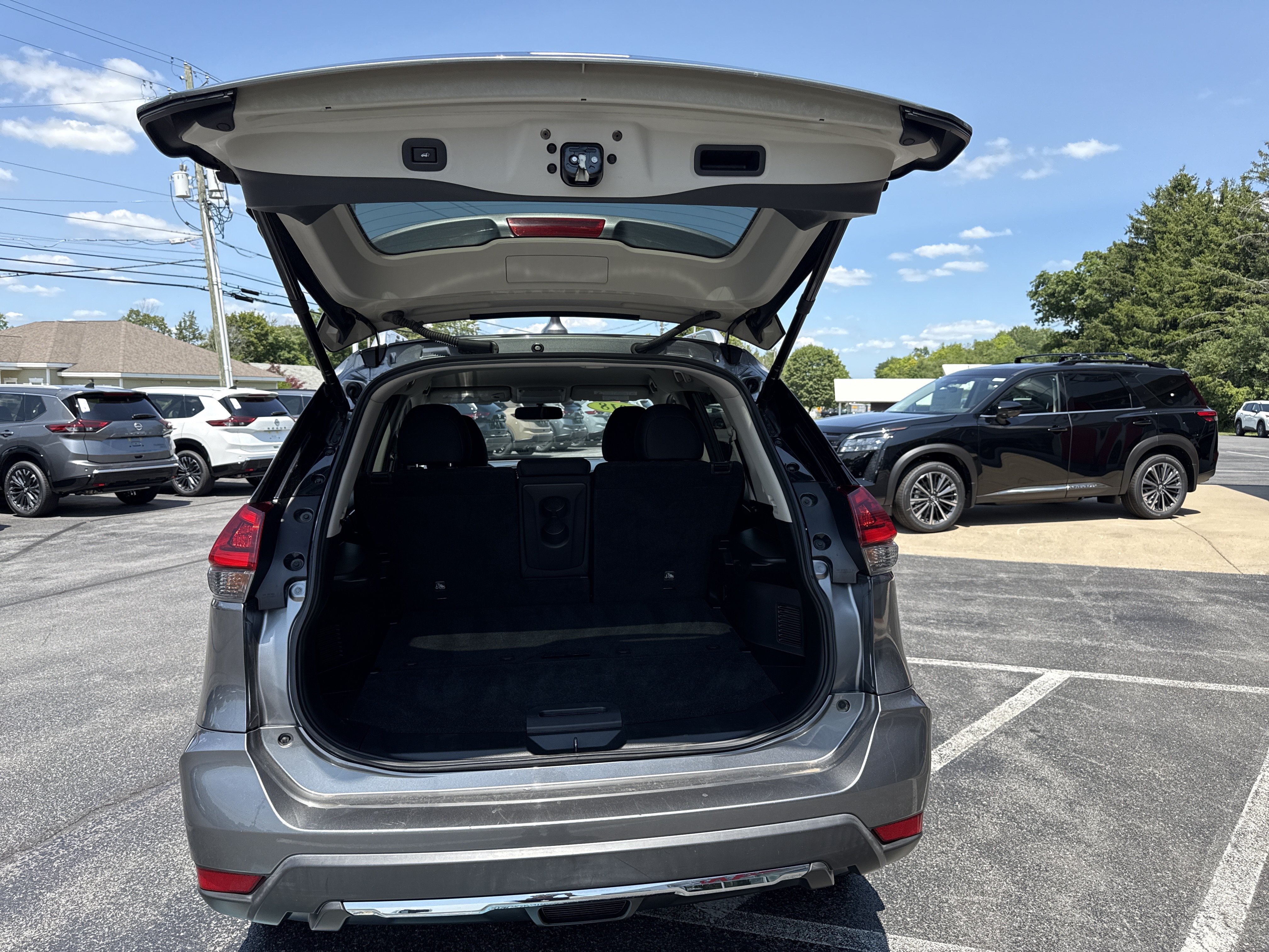 Used 2018 Nissan Rogue SV AWD/4WD image 10