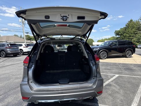 Used 2018 Nissan Rogue SV AWD/4WD image 10