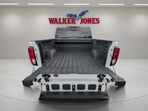 New 2025 GMC Sierra 1500 SLE w/ Preferred Package image 17
