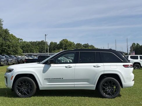 New 2026 Jeep Grand Cherokee Summit AWD/4WD image 14