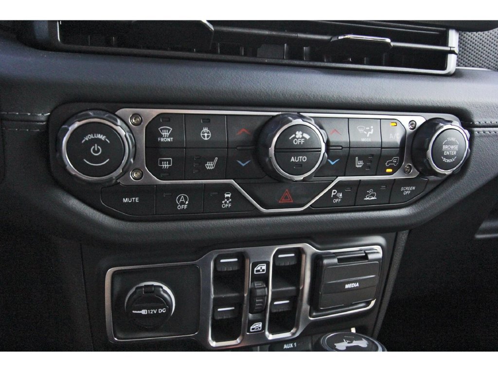 Used 2026 Jeep Wrangler Unlimited Rubicon AWD/4WD image 23