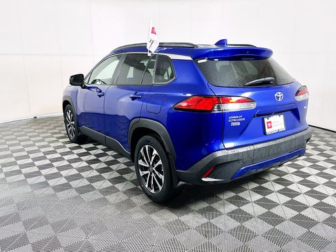 Used 2023 Toyota Corolla Cross XLE w/ Convenience Package FWD image 5