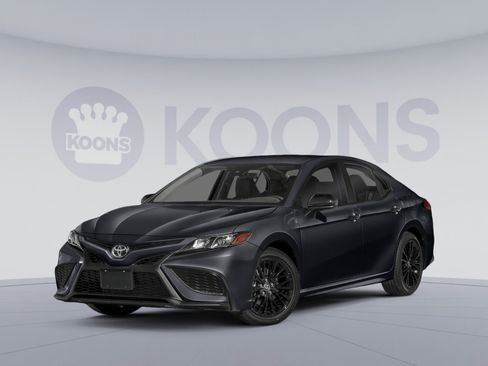 Used 2022 Toyota Camry SE FWD image 1