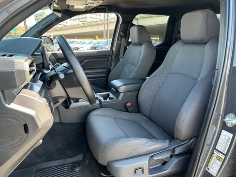 Certified 2025 Toyota Tacoma SR5 AWD/4WD image 9
