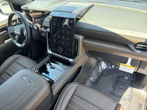 New 2026 GMC Yukon XL Denali Ultimate AWD/4WD image 31