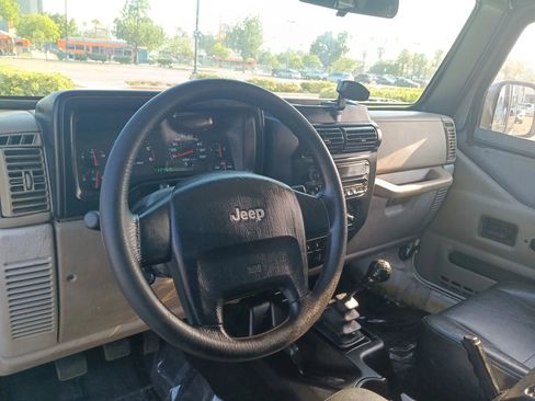 Used 2004 Jeep Wrangler 4WD image 13