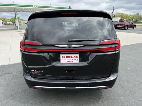 Used 2023 Chrysler Pacifica Touring-L FWD image 7