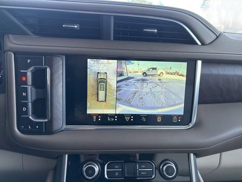 Used 2023 GMC Yukon XL Denali w/ Advanced Technology Package image 18