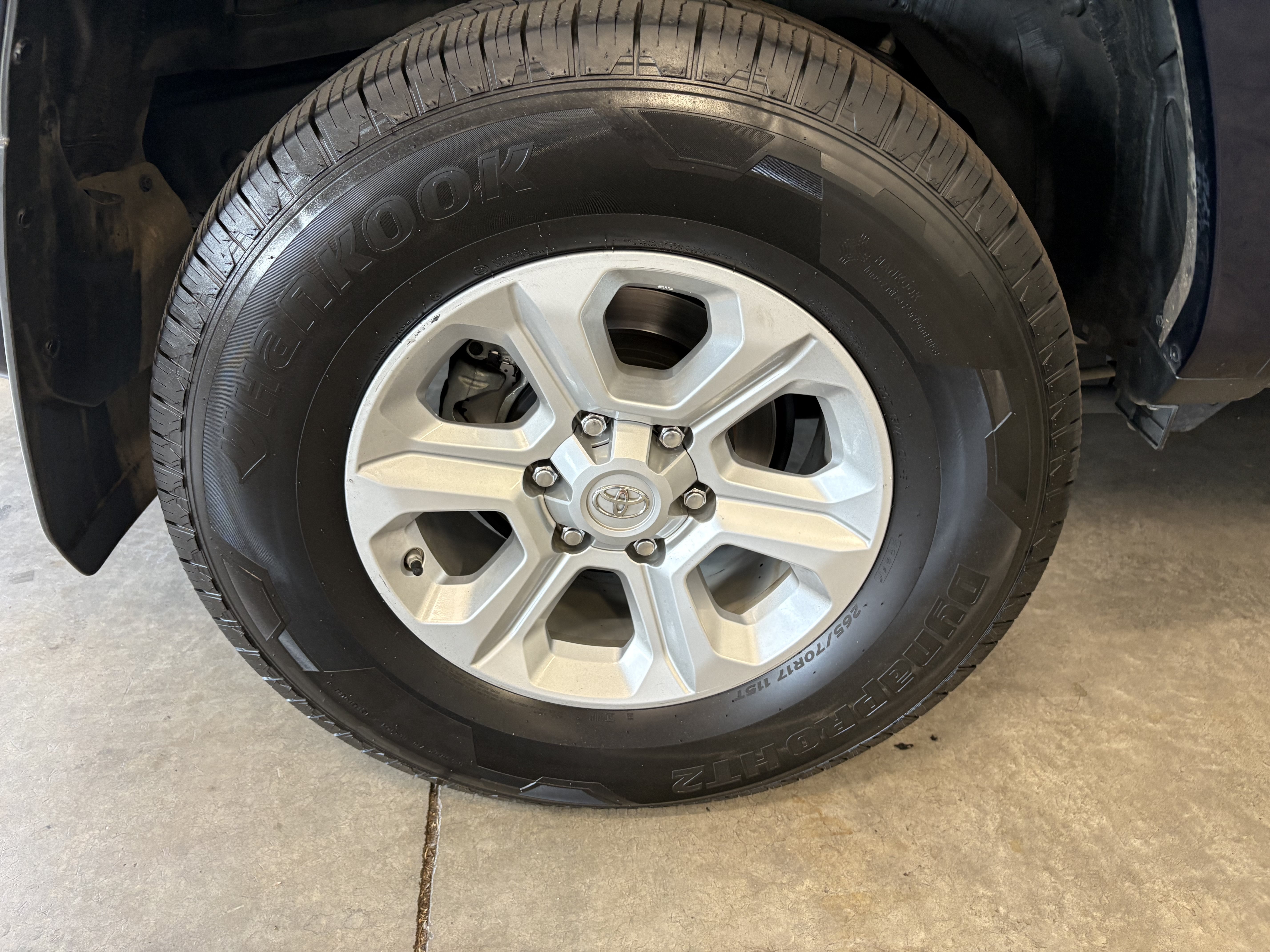 Certified 2020 Toyota 4Runner SR5 AWD/4WD image 33