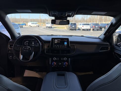 Used 2023 GMC Yukon XL SLT w/ SLT Luxury Package image 26