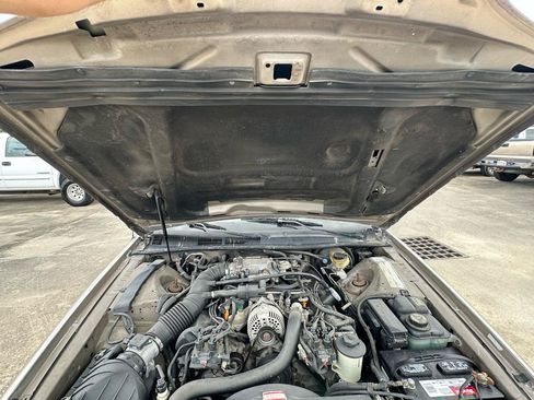 Used 1997 Ford Thunderbird LX RWD image 16