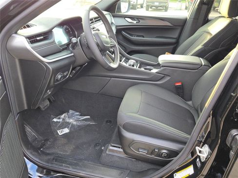 New 2025 Jeep Grand Cherokee Laredo w/ MOPAR Finishing Package image 25