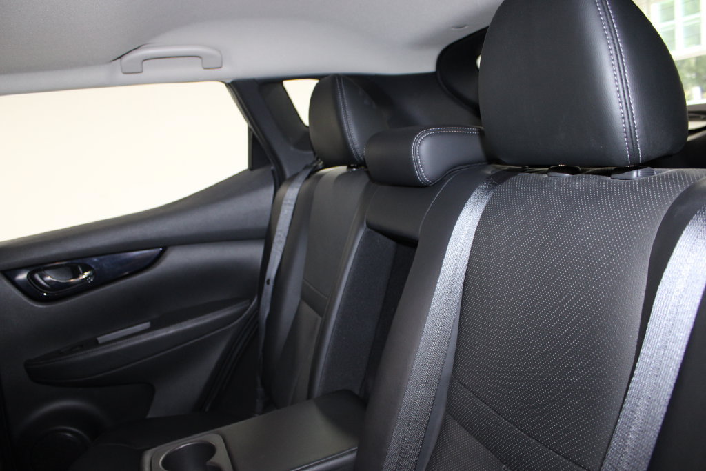 Used 2019 Nissan Rogue Sport SL w/ Premium Package FWD image 16