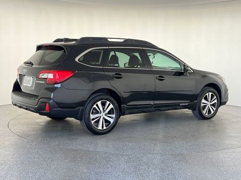 Used 2018 Subaru Outback 2.5i Limited image 3