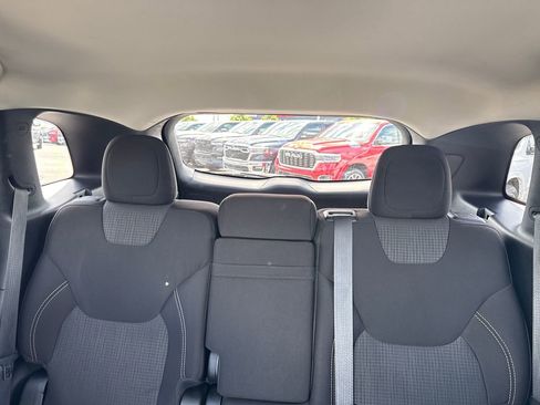 Used 2015 Jeep Cherokee Latitude FWD image 25