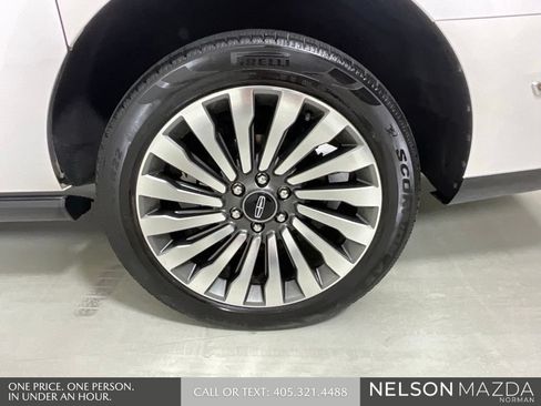 Used 2019 Lincoln Navigator L Select RWD image 10