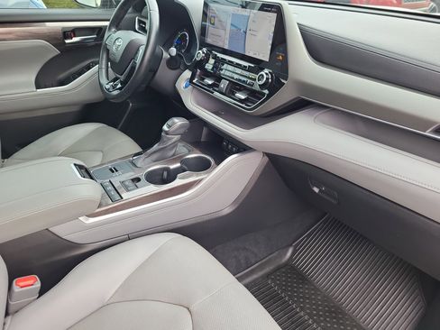 Used 2021 Toyota Highlander Limited image 15