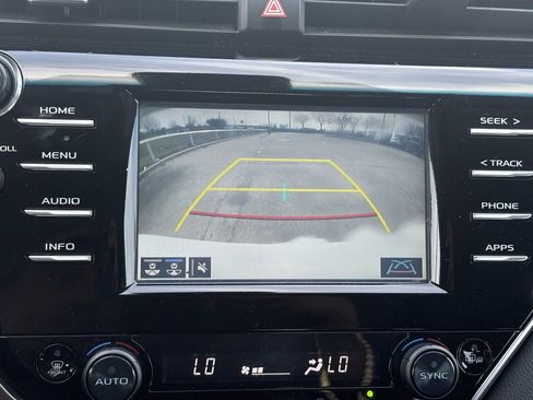 Used 2018 Toyota Camry XSE image 10