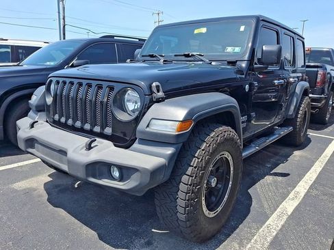 Used 2018 Jeep Wrangler Unlimited Sport S AWD/4WD image 3