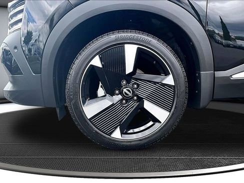 Certified 2025 Nissan Kicks SR AWD/4WD image 31