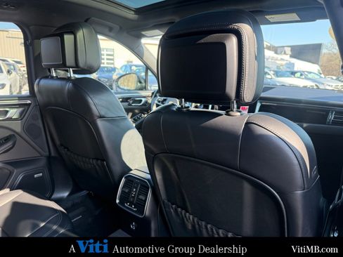 Used 2020 Porsche Macan image 27