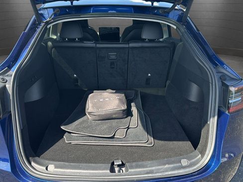 Used 2022 Tesla Model Y Long Range image 12