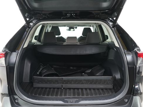 Used 2019 Toyota RAV4 XLE w/ Convenience Package image 16