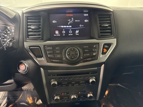 Used 2019 Nissan Pathfinder SL image 25