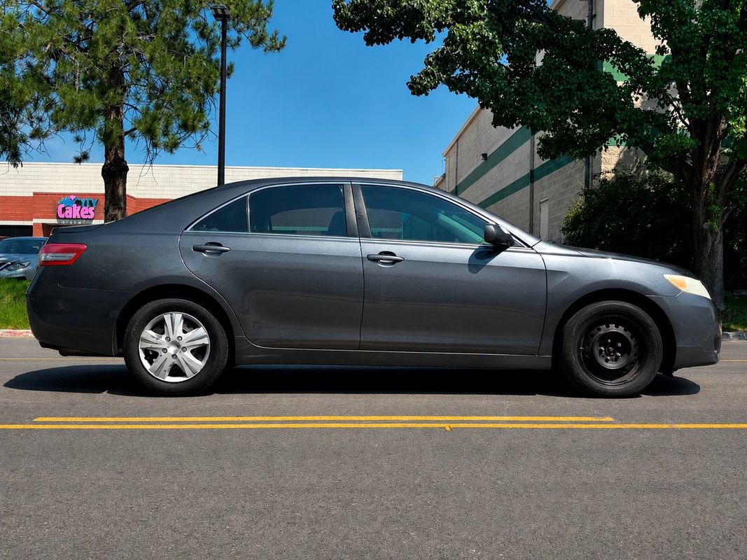 Used 2010 Toyota Camry LE FWD image 6