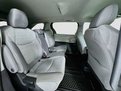Used 2023 Toyota Sienna LE FWD image 29