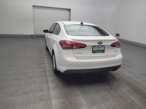 Used 2017 Kia Forte S FWD image 5