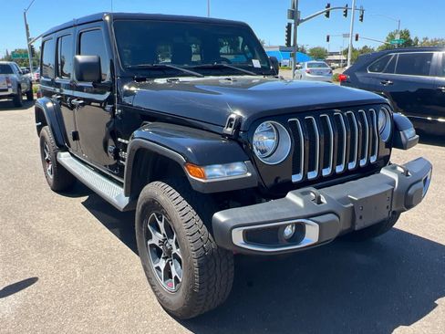 Used 2018 Jeep Wrangler Unlimited Sahara w/ Uconnect 4C Nav & Sound Group AWD/4WD image 3