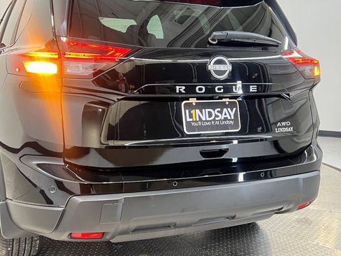 Used 2025 Nissan Rogue S image 8