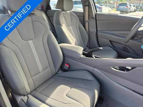 Used 2025 Hyundai Elantra SE image 33