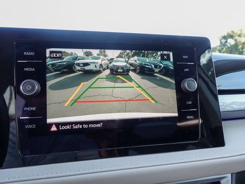 Certified 2025 Volkswagen Taos SEL image 18