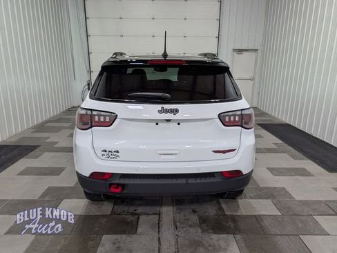 Used 2025 Jeep Compass Trailhawk AWD/4WD image 3