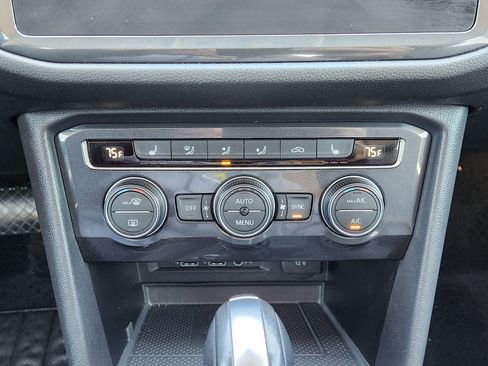 Used 2020 Volkswagen Tiguan SE w/ Panoramic Sunroof Package image 22