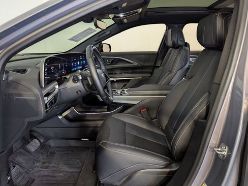 Used 2025 Cadillac Lyriq Luxury w/ LPO, Floor Liner Package AWD/4WD image 4