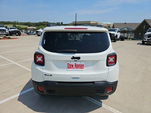 Used 2023 Jeep Renegade Latitude image 4