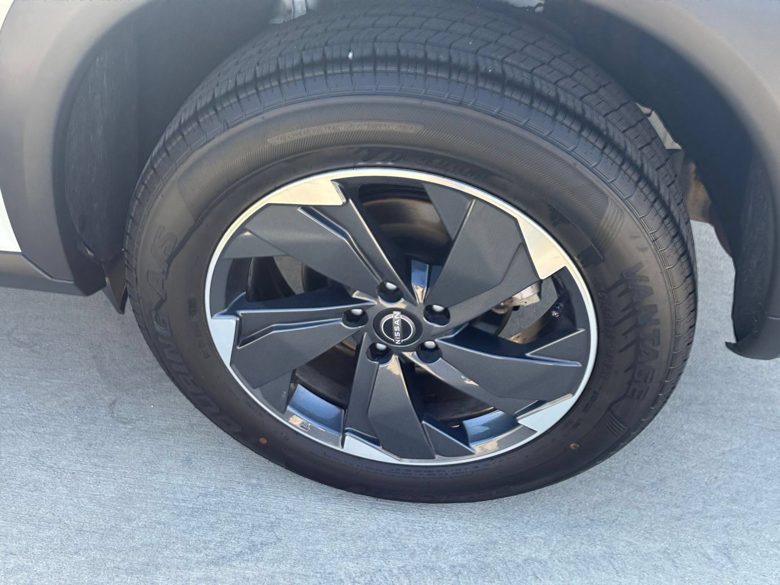 Used 2025 Nissan Rogue SV AWD/4WD image 31