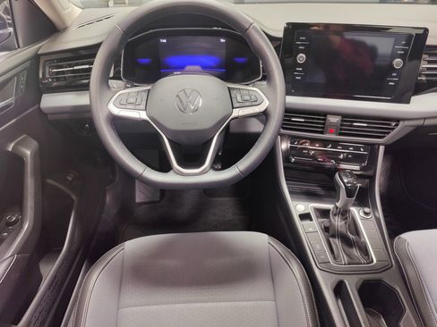 Used 2025 Volkswagen Jetta SE w/ Sunroof Package image 16