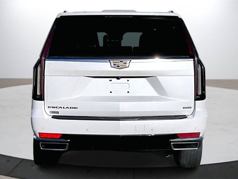 Used 2022 Cadillac Escalade Luxury image 8