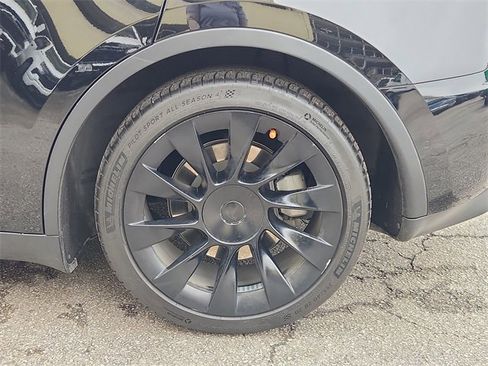 Used 2021 Tesla Model Y Long Range image 32