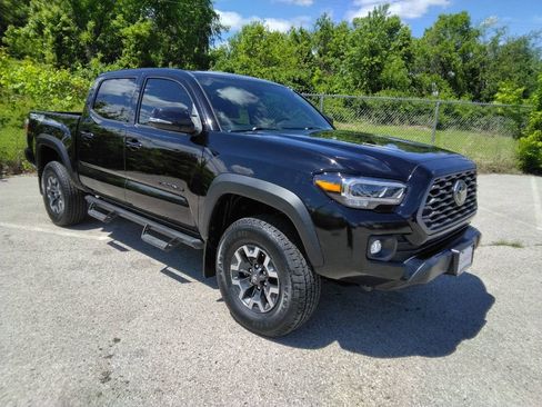 Used 2023 Toyota Tacoma TRD Off-Road AWD/4WD image 4