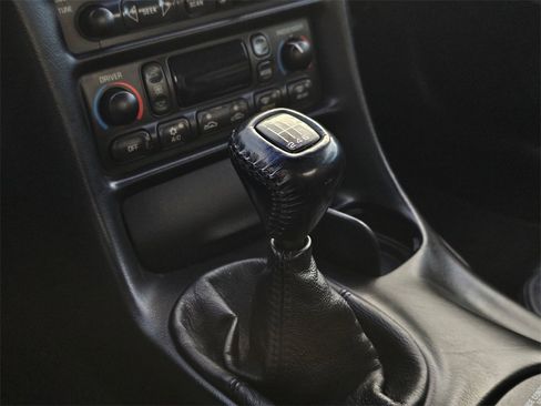 Used 2001 Chevrolet Corvette Convertible w/ Preferred Equipment Group2 image 30