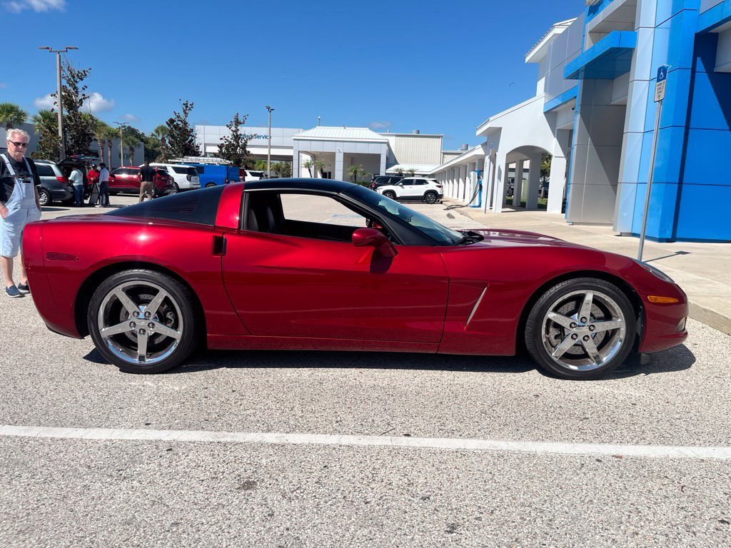 Used 2005 Chevrolet Corvette Coupe w/ Preferred Equipment Group RWD image 8