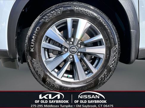 Certified 2024 Nissan Pathfinder SL image 34