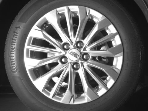 Certified 2024 Cadillac XT4 Luxury FWD image 12