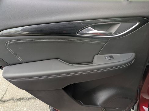 Used 2023 Buick Envision Essence image 23