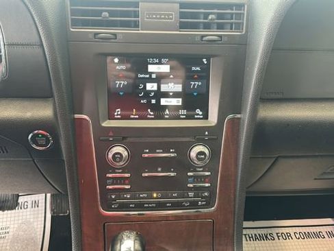 Used 2017 Lincoln Navigator L Select image 21